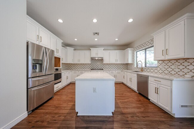 Building Photo - 2744 E Donato Dr