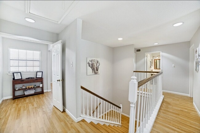 Building Photo - Stylish 3-Bed, 2.5-Bath Townhome with Fireplace & Move-In Ready Upgrades