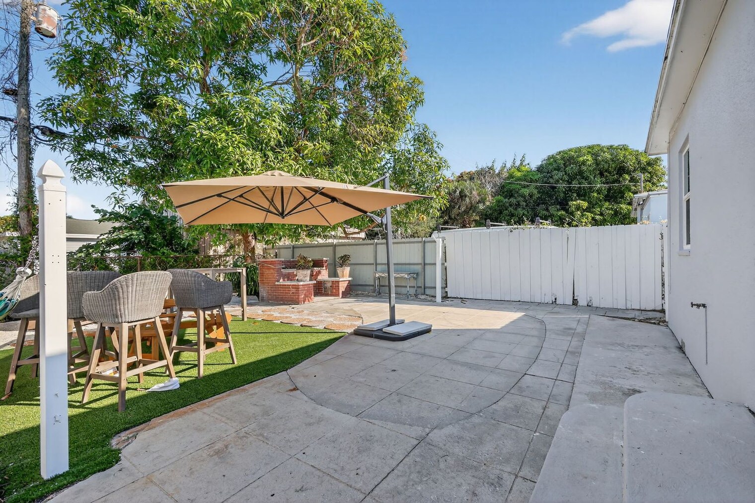 Building Photo - 823 Avenida Hermosa