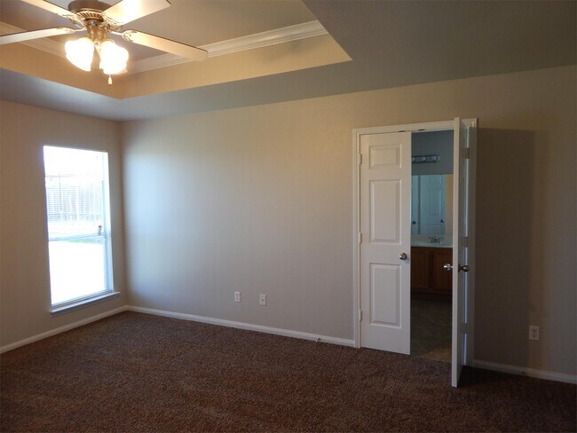 Building Photo - 601 Cattail Cir