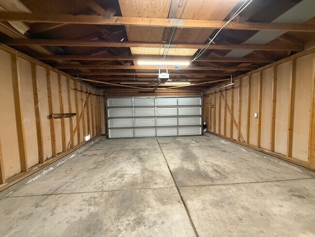 Building Photo - Adorable single story home in Sparks