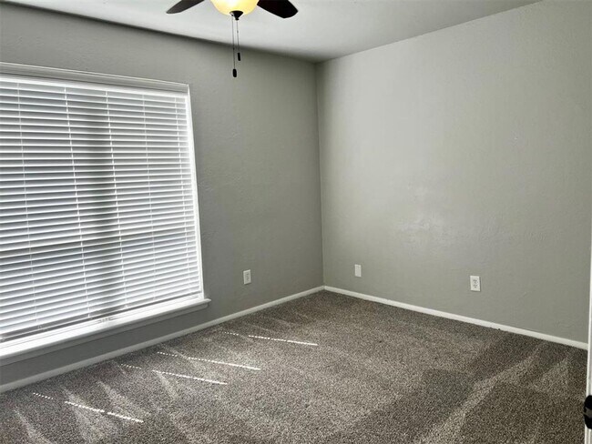 Building Photo - 823 Cardinal Creek Blvd