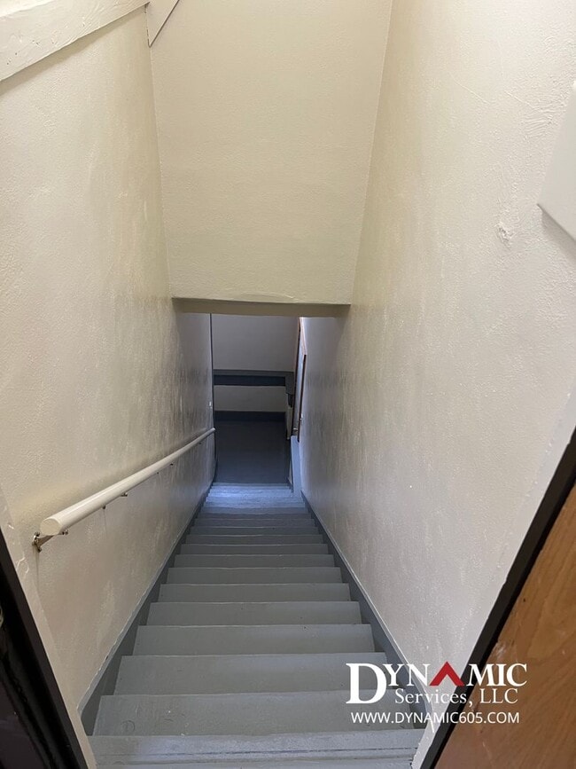 Building Photo - Upper Level 2 Bedroom, 1 Bathroom Duplex - Tenant Pays ALL Utilities