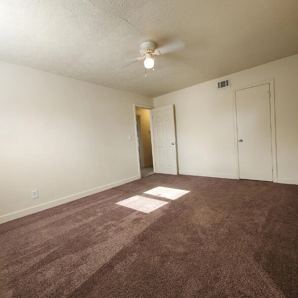 Building Photo - 9706 El Prado St