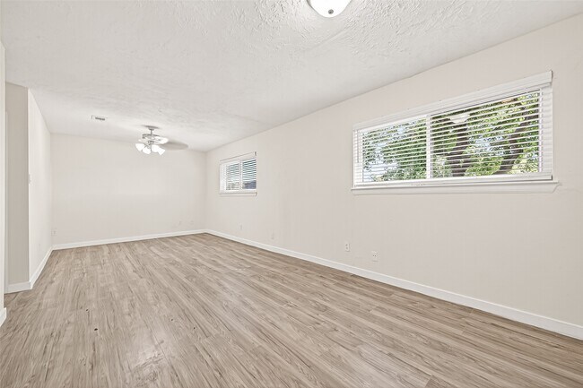 Building Photo - 4123 Cedar Gardens Dr