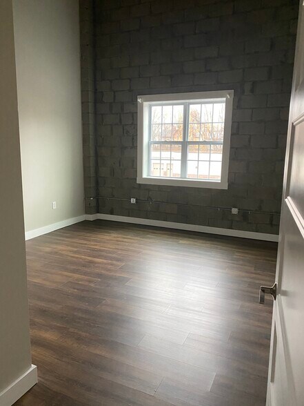 Building Photo - 108 Adams St