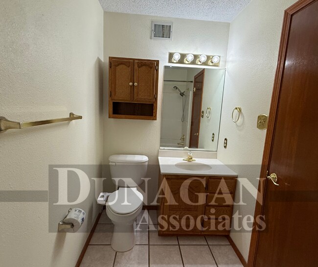 Building Photo - 9/4 2:30  PM SCHEDULED SHOWING!!