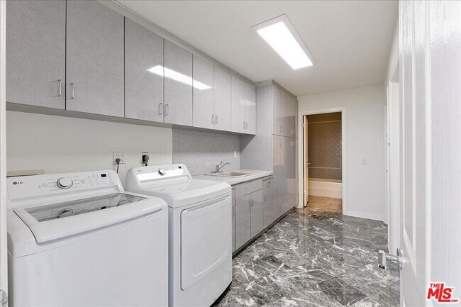 Building Photo - 18244 Coastline Dr