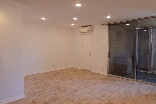 Building Photo - 465 S Los Robles Ave