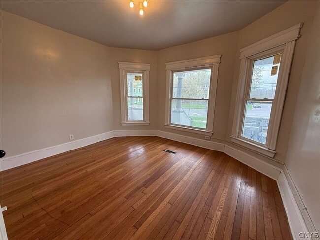 Building Photo - 367 Furman St