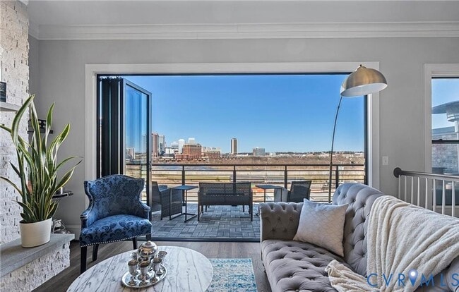 Building Photo - 444 W 6th St