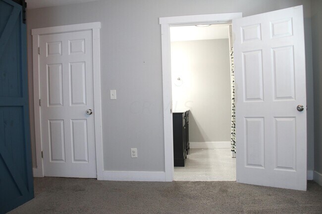 Building Photo - 723 Siebert St