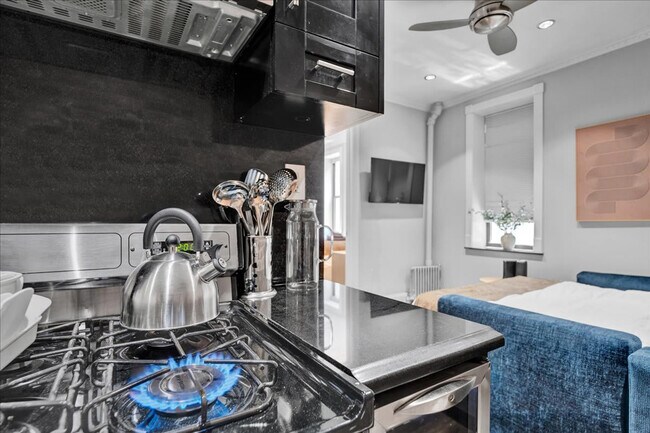 Building Photo - 340 E 18th St