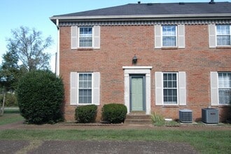Building Photo - 2 Bedroom / 1.5 Bathroom Townhome in Madis...