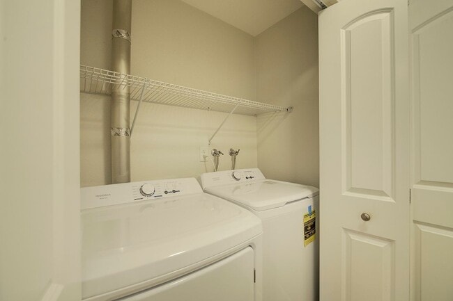 Building Photo - 3Bd/2.5Ba Kent House