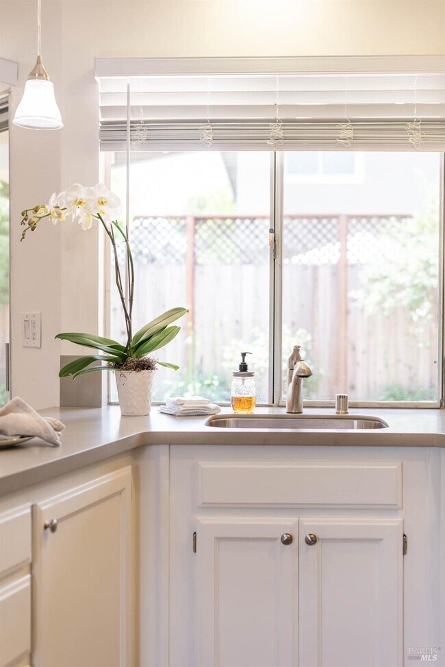 Building Photo - 2454 Dunaway Dr