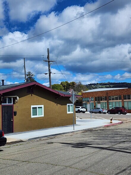 Building Photo - 5361 Trask St