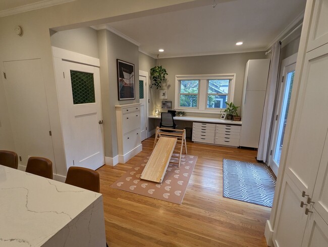 Building Photo - Updated 2bed/bath Midtown home!