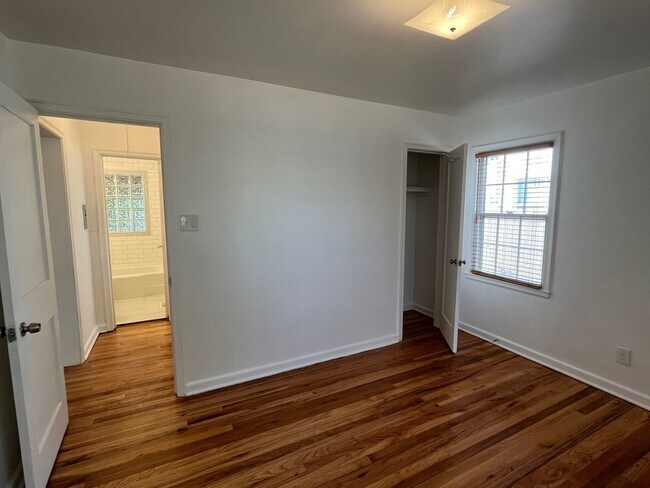 Building Photo - Charming 3 BR/1 BA  Home located In Villa ...