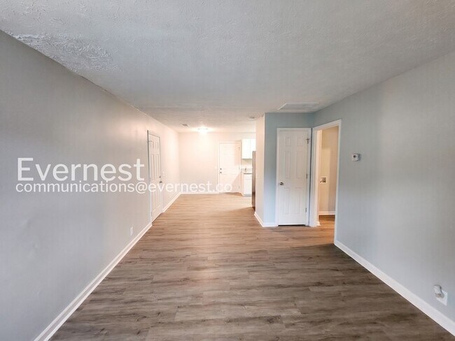 Building Photo - 908 Hickory Dr