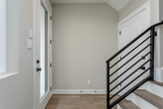 Building Photo - 1439 W 25th St