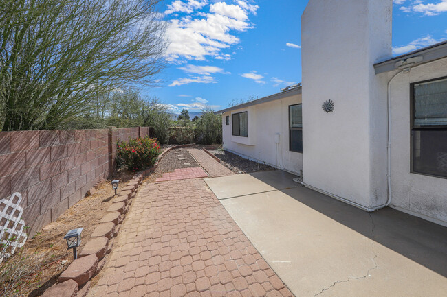 Building Photo - 10281 E Foxmoor Dr
