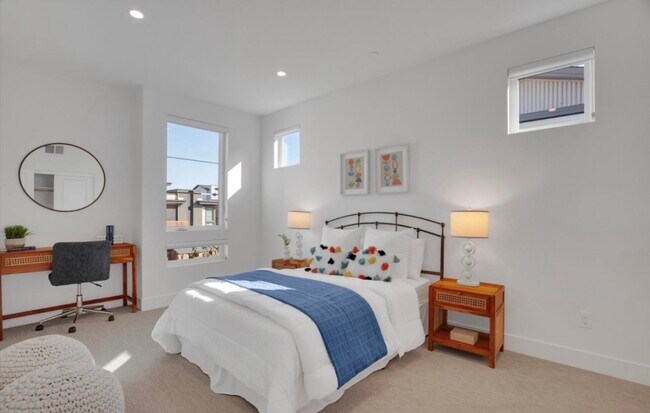 Building Photo - 15107 Shore Dr