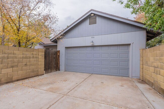 Building Photo - Charming 4-bedroom, 2-bathroom in Gilbert