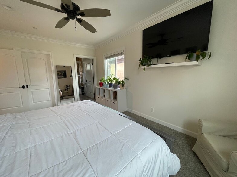 Building Photo - 6518 Walker Ave