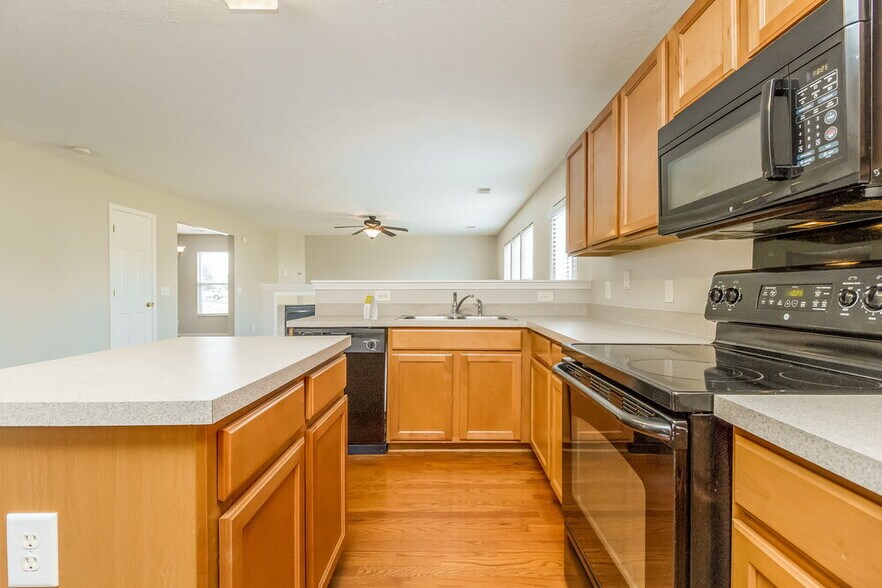 Building Photo - 336 Stewart Springs Dr