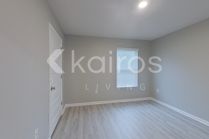 Building Photo - 4694 Malay Cir