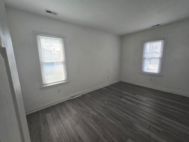 Building Photo - House in Hopewell