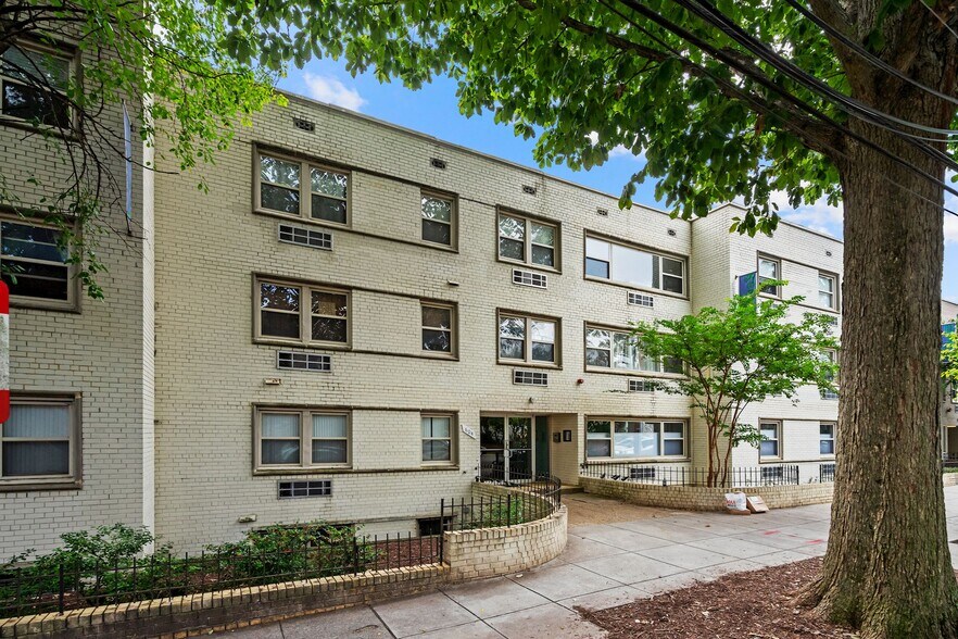 Building Photo - 604 Longfellow St NW