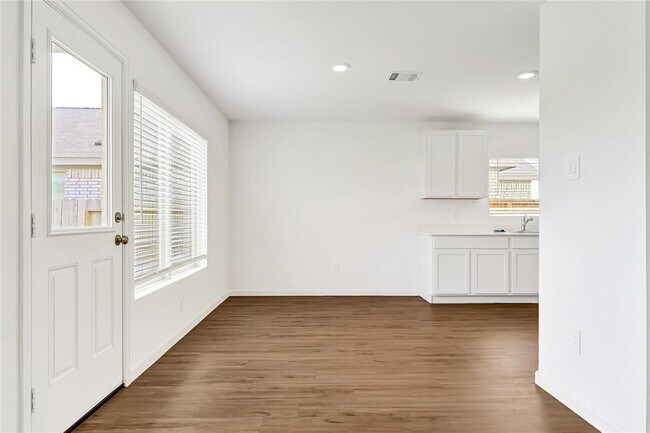 Building Photo - 227 River Grv Ct