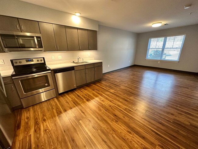 Building Photo - 52 E Ridge Dr