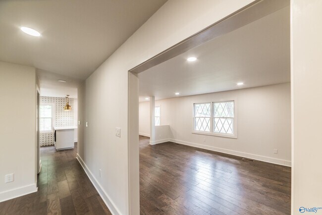 Building Photo - 8013 Tea Garden Rd SE