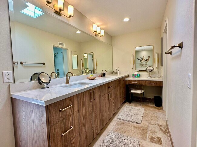 Building Photo - 76705 Sandpiper Dr