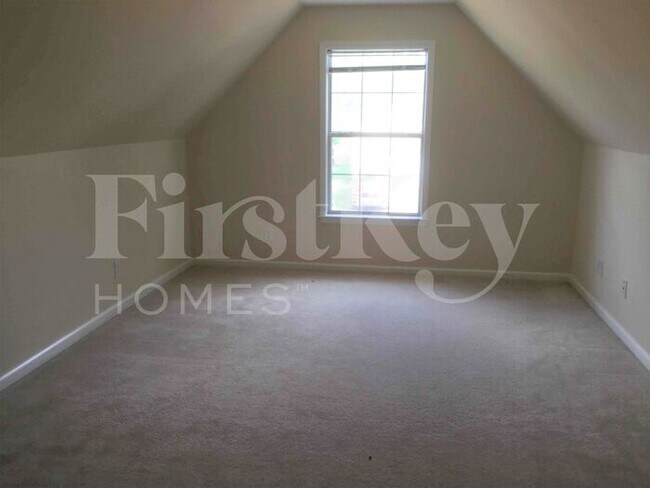 Building Photo - 417 Waterford Dr