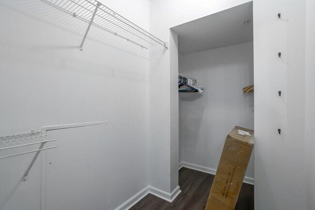 Building Photo - 2044 Alta Meadows Ln