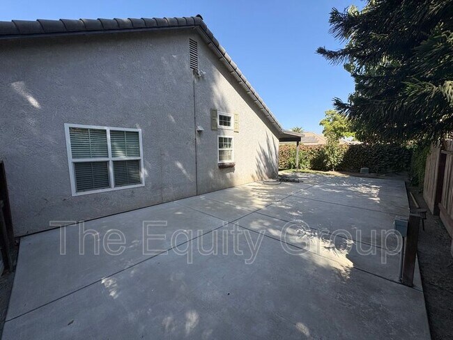 Building Photo - 3524 S Lincoln Ct