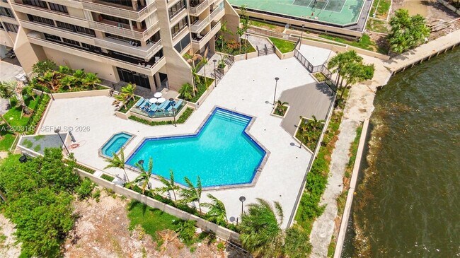 Building Photo - 11113 Biscayne Blvd