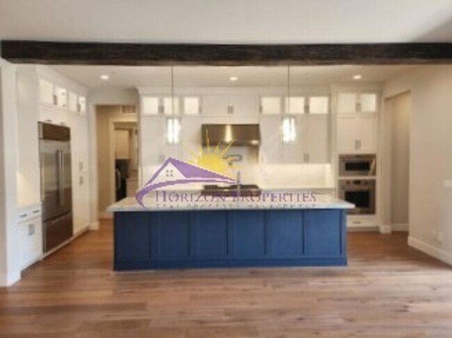 Building Photo - Immaculate Luxury 2 Bed 2.5 Bath 2,012sqft...