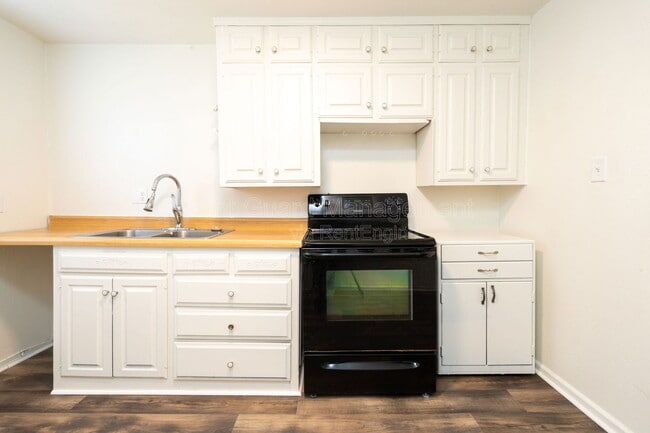 Building Photo - 4471 E Boston Dr