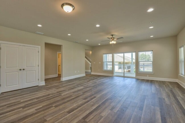 Building Photo - 537 Lorene St