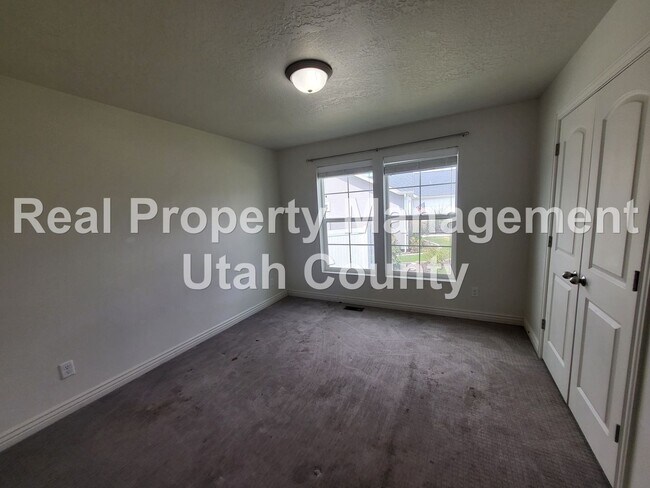 Building Photo - 998 S 960 E