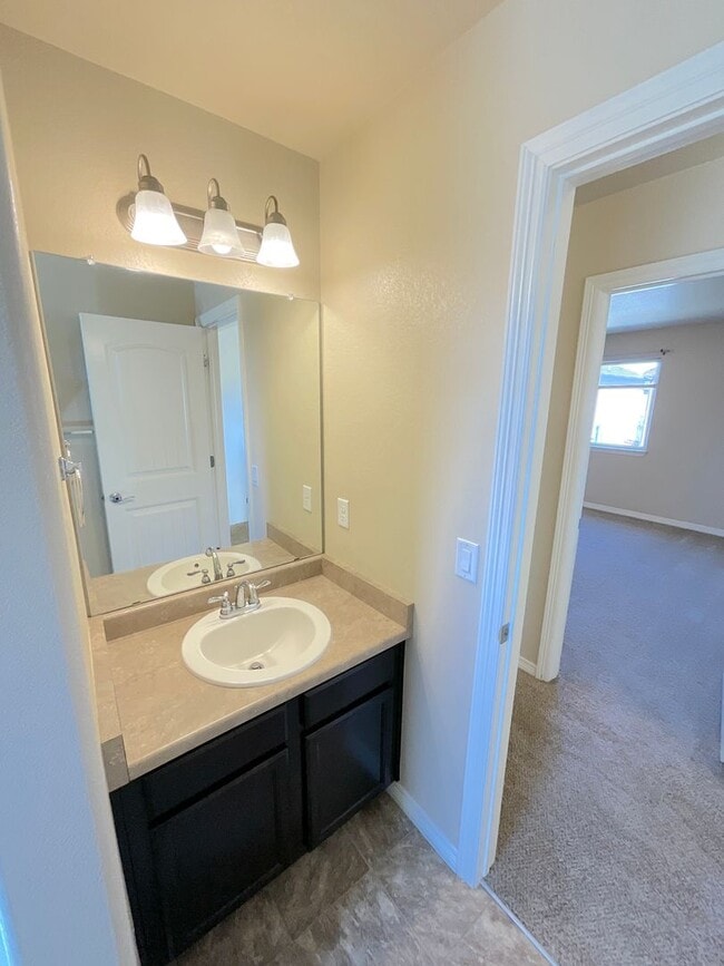 Building Photo - 3 Bedroom Home Available Near S Marksheffel Rd & Fontaine Blvd!