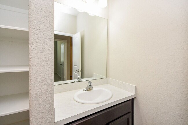 Building Photo - 5530 Redwood Summit Ln