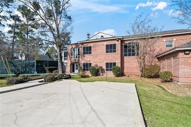 Building Photo - 632 Village Ln S