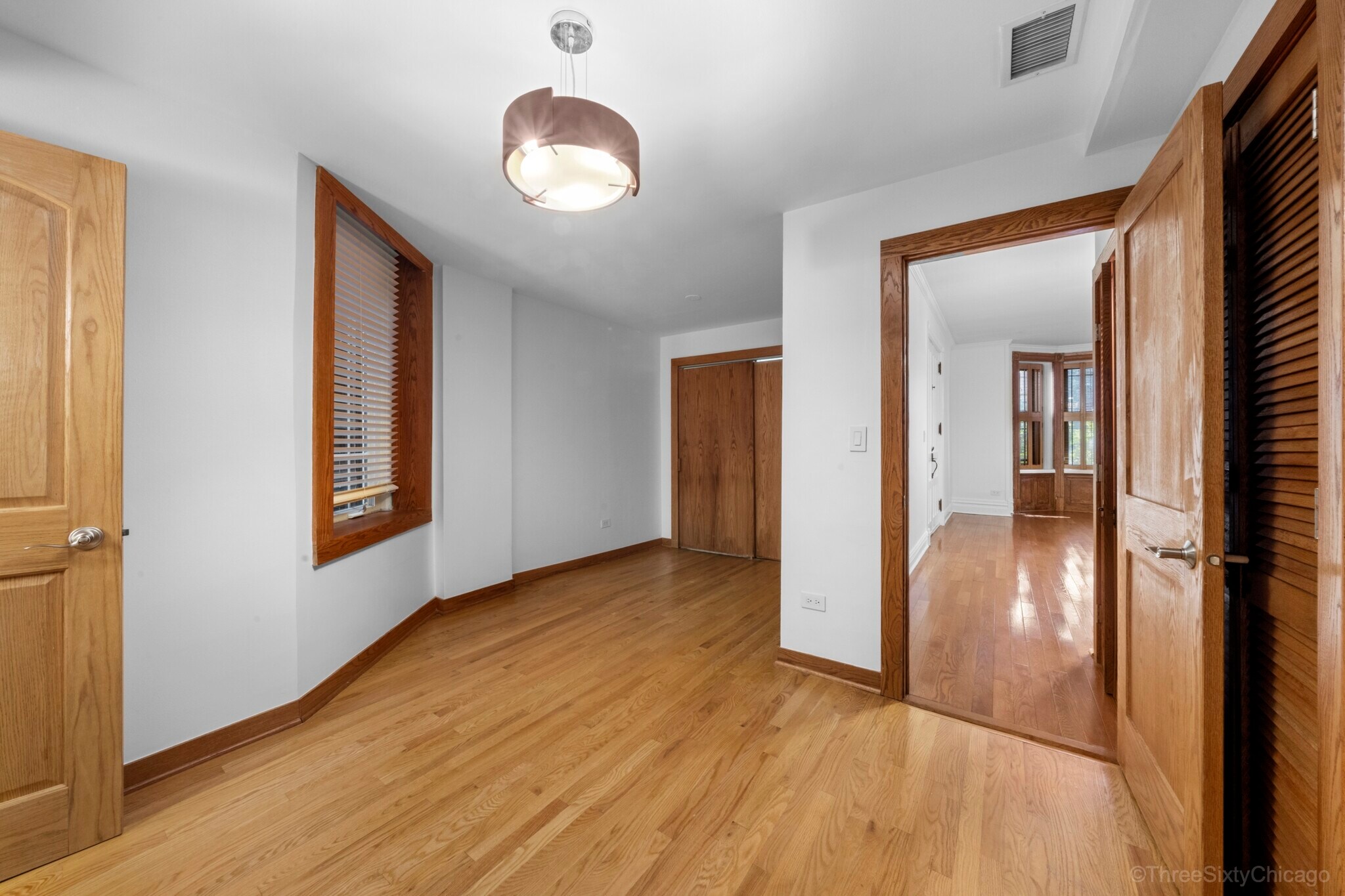Building Photo - 1526 N La Salle Dr