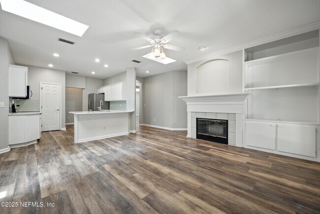 Building Photo - 4565 E Seneca Dr